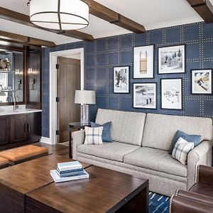 One-Bedroom Queen Suite